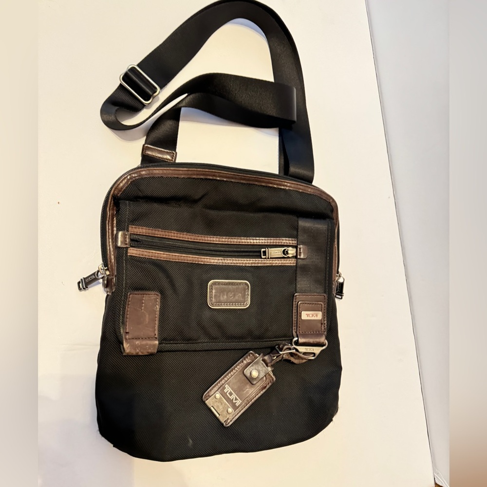 TUMI ALPHA BRAVO ANNAPOLIS CROSSBODY BAG - rarely used